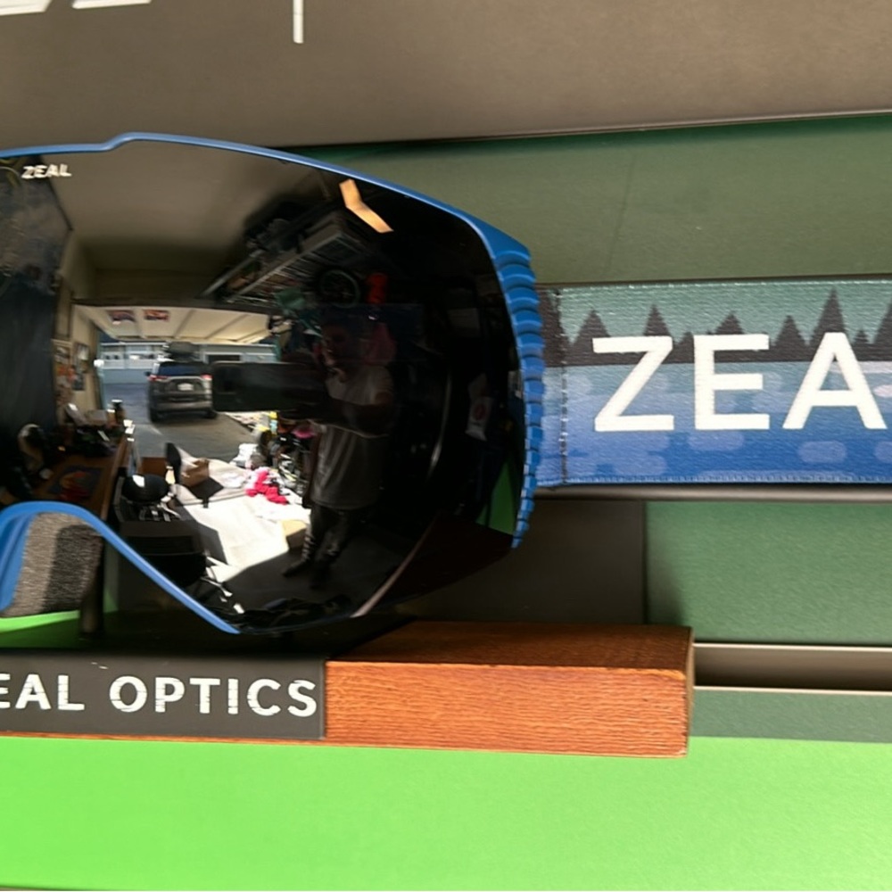 Zeal Optics snow goggles - Cloudfall
